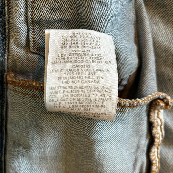 Levi’s Women’s Cropped Denim Distressed Jacket, GUC - Picture 10 of 10